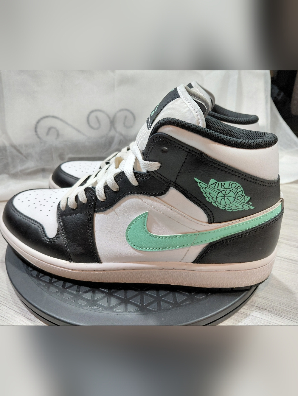 Nike Mens Air Jordan 1 Mid Sneakers - White Green Glow SIZE 9.5